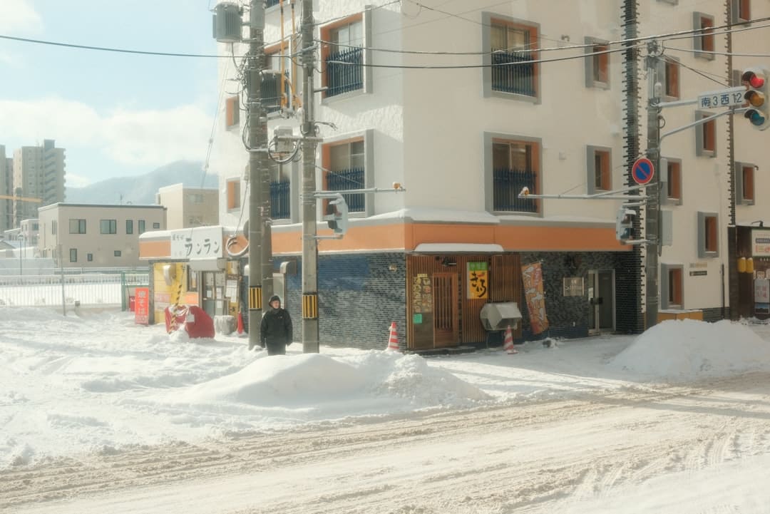 上海楼市“沪六条”首个周末：二手房单日成交破千 改进型买家加速进场